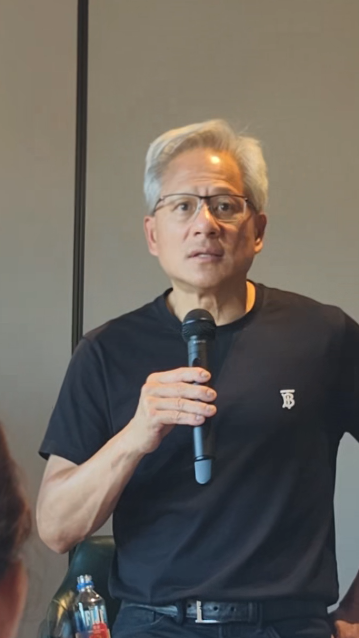 牛博 黄仁勋：会尽最大努力向华为学习